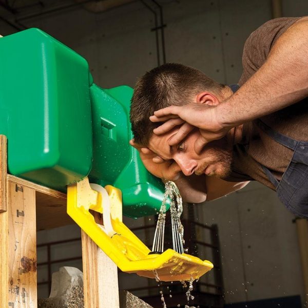 Bồn rửa mắt khẩn cấp gắn tường