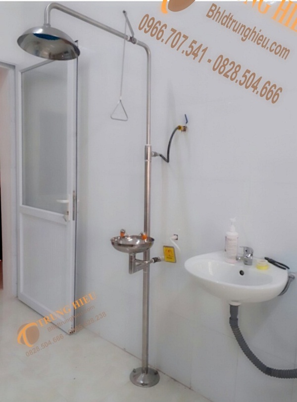 BỒN RỬA MẮT VÀ TẮM KHẨN CẤP